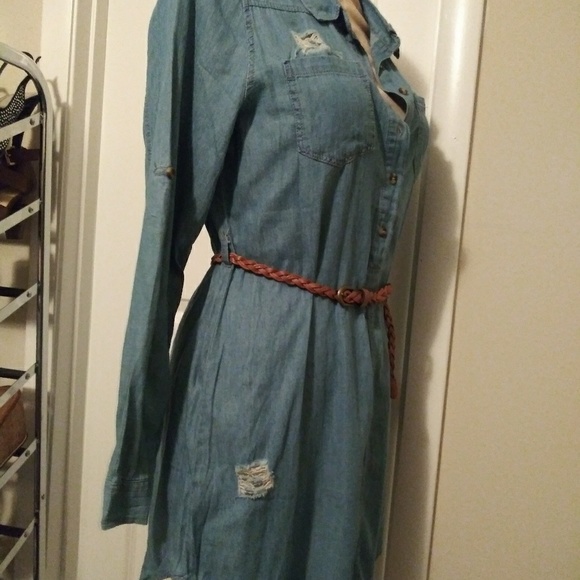 Women's clothing - Picture 3 of 3